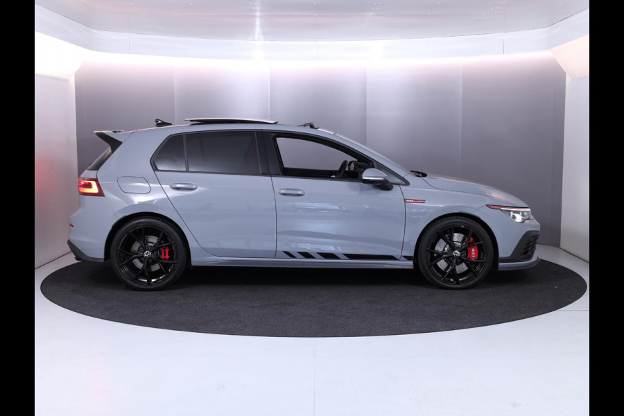 Volkswagen Golf 2.0 TSI GTI Clubsport 300 pk Automaat (DSG) | Navigatie | Panoramadak | Parkeersensoren | Matrix LED koplampen | Stoelverwarming | Lichtmetalen velgen 19" |