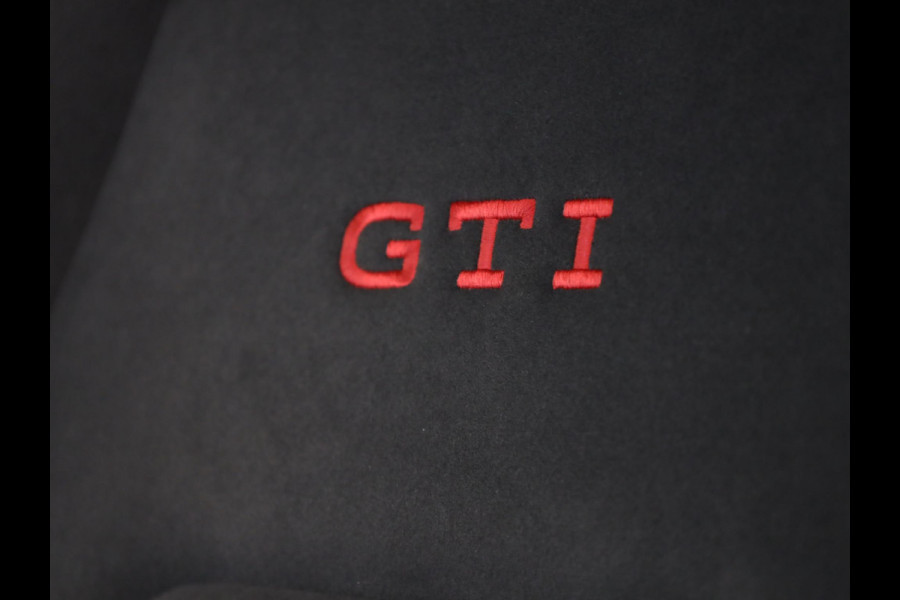 Volkswagen Golf 2.0 TSI GTI Clubsport 300 pk Automaat (DSG) | Navigatie | Panoramadak | Parkeersensoren | Matrix LED koplampen | Stoelverwarming | Lichtmetalen velgen 19" |