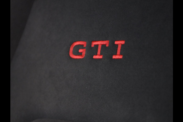Volkswagen Golf 2.0 TSI GTI Clubsport 300 pk Automaat (DSG) | Navigatie | Panoramadak | Parkeersensoren | Matrix LED koplampen | Stoelverwarming | Lichtmetalen velgen 19" |