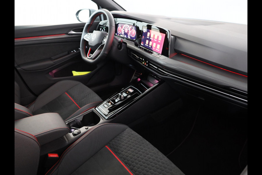 Volkswagen Golf 2.0 TSI GTI Clubsport 300 pk Automaat (DSG) | Navigatie | Panoramadak | Parkeersensoren | Matrix LED koplampen | Stoelverwarming | Lichtmetalen velgen 19" |