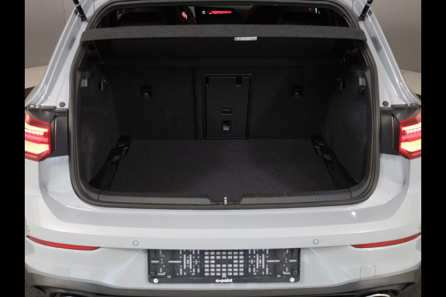 Volkswagen Golf 2.0 TSI GTI Clubsport 300 pk Automaat (DSG) | Navigatie | Panoramadak | Parkeersensoren | Matrix LED koplampen | Stoelverwarming | Lichtmetalen velgen 19" |