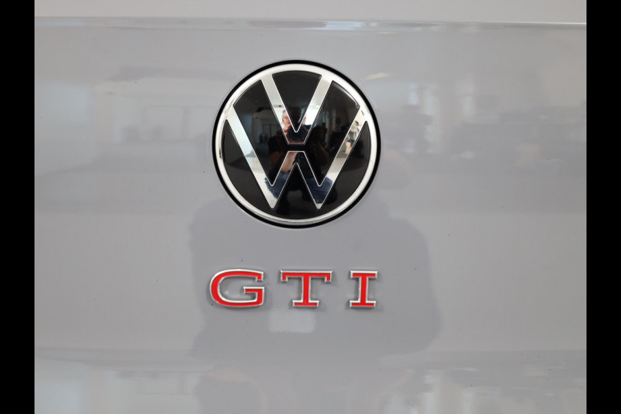 Volkswagen Golf 2.0 TSI GTI Clubsport 300 pk Automaat (DSG) | Navigatie | Panoramadak | Parkeersensoren | Matrix LED koplampen | Stoelverwarming | Lichtmetalen velgen 19" |