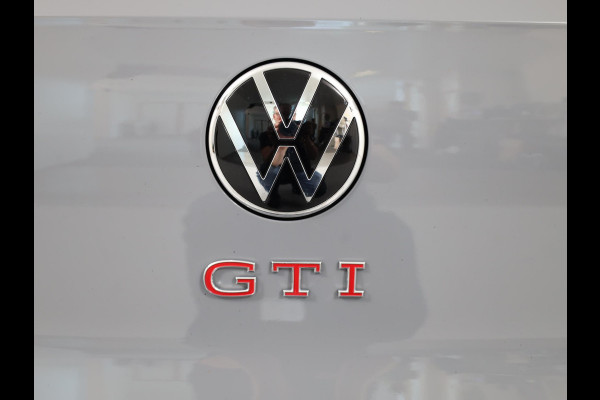 Volkswagen Golf 2.0 TSI GTI Clubsport 300 pk Automaat (DSG) | Navigatie | Panoramadak | Parkeersensoren | Matrix LED koplampen | Stoelverwarming | Lichtmetalen velgen 19" |