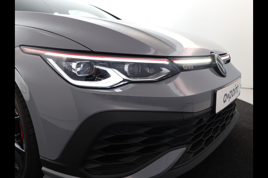 Volkswagen Golf 2.0 TSI GTI Clubsport 300 pk Automaat (DSG) | Navigatie | Panoramadak | Parkeersensoren | Matrix LED koplampen | Stoelverwarming | Lichtmetalen velgen 19" |