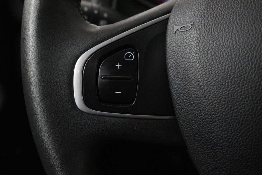 Renault Clio Estate 0.9 TCe Limited (PARKEERSENSOREN, TREKHAAK, NAVIGATIE, CRUISE, BLUETOOTH, NL-AUTO)