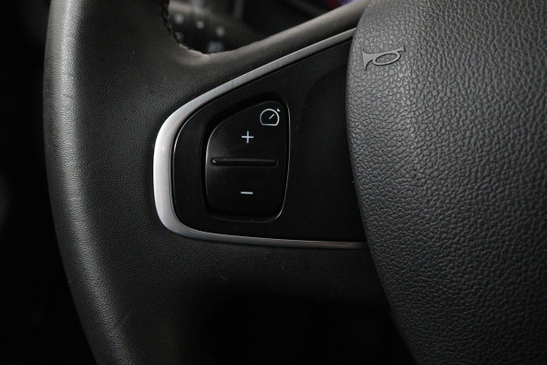 Renault Clio Estate 0.9 TCe Limited (PARKEERSENSOREN, TREKHAAK, NAVIGATIE, CRUISE, BLUETOOTH, NL-AUTO)