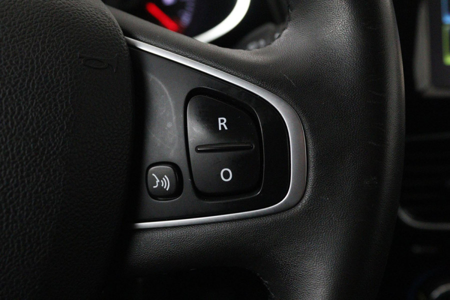 Renault Clio Estate 0.9 TCe Limited (PARKEERSENSOREN, TREKHAAK, NAVIGATIE, CRUISE, BLUETOOTH, NL-AUTO)