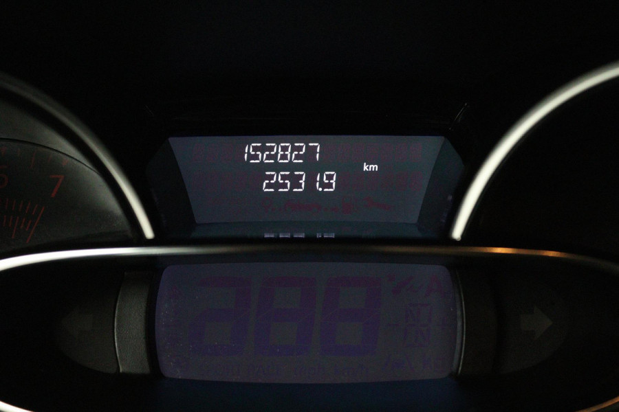 Renault Clio Estate 0.9 TCe Limited (PARKEERSENSOREN, TREKHAAK, NAVIGATIE, CRUISE, BLUETOOTH, NL-AUTO)