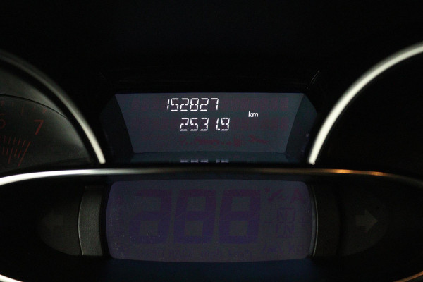 Renault Clio Estate 0.9 TCe Limited (PARKEERSENSOREN, TREKHAAK, NAVIGATIE, CRUISE, BLUETOOTH, NL-AUTO)