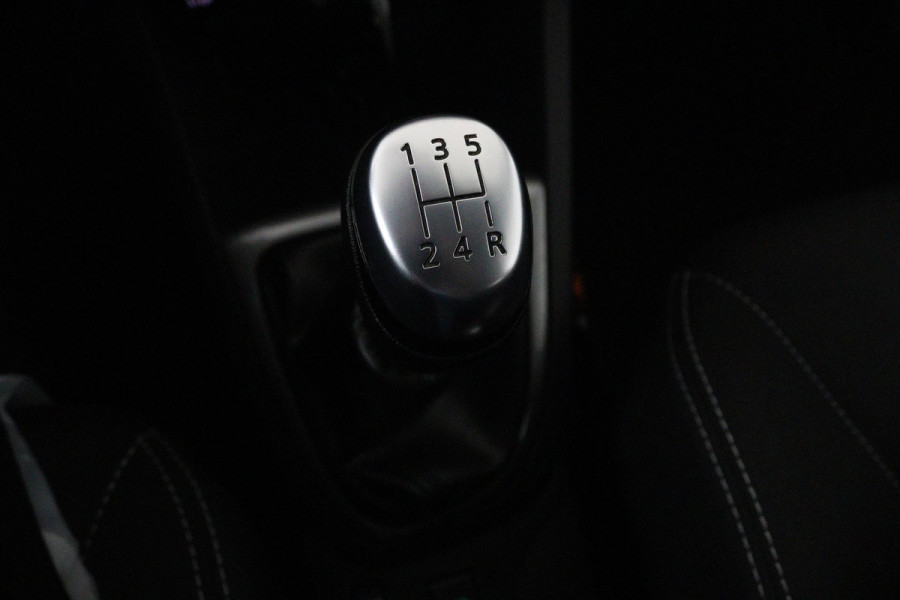 Renault Clio Estate 0.9 TCe Limited (PARKEERSENSOREN, TREKHAAK, NAVIGATIE, CRUISE, BLUETOOTH, NL-AUTO)