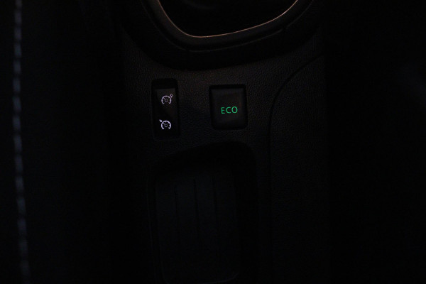 Renault Clio Estate 0.9 TCe Limited (PARKEERSENSOREN, TREKHAAK, NAVIGATIE, CRUISE, BLUETOOTH, NL-AUTO)