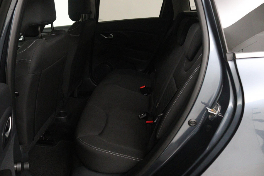 Renault Clio Estate 0.9 TCe Limited (PARKEERSENSOREN, TREKHAAK, NAVIGATIE, CRUISE, BLUETOOTH, NL-AUTO)