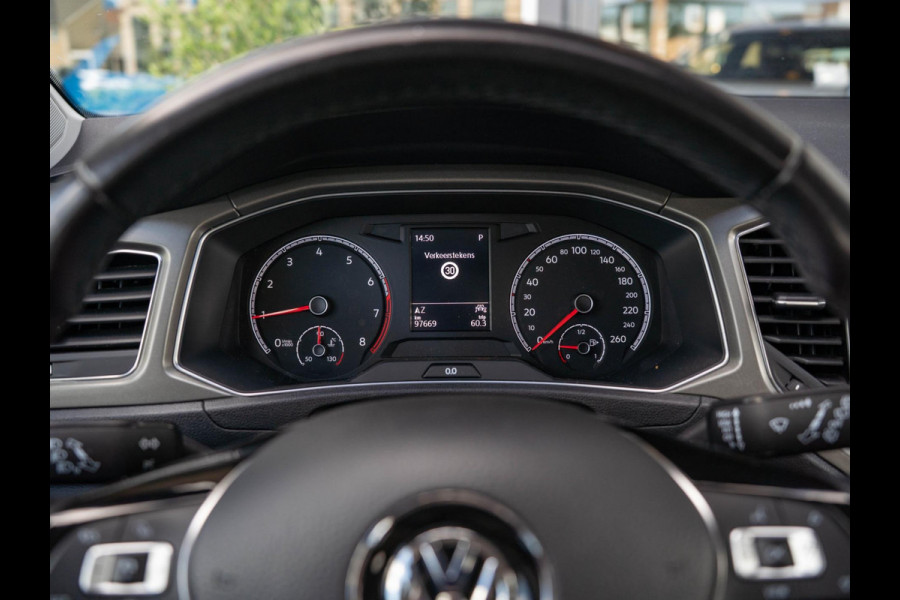 Volkswagen T-Roc 1.5 TSI Style Business / Adaptive / CarPlay / El. kofferbak / Sensoren / Navigatie