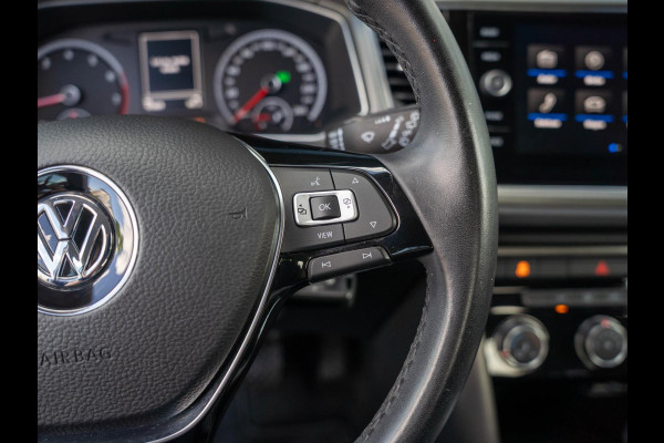 Volkswagen T-Roc 1.5 TSI Style Business / Adaptive / CarPlay / El. kofferbak / Sensoren / Navigatie