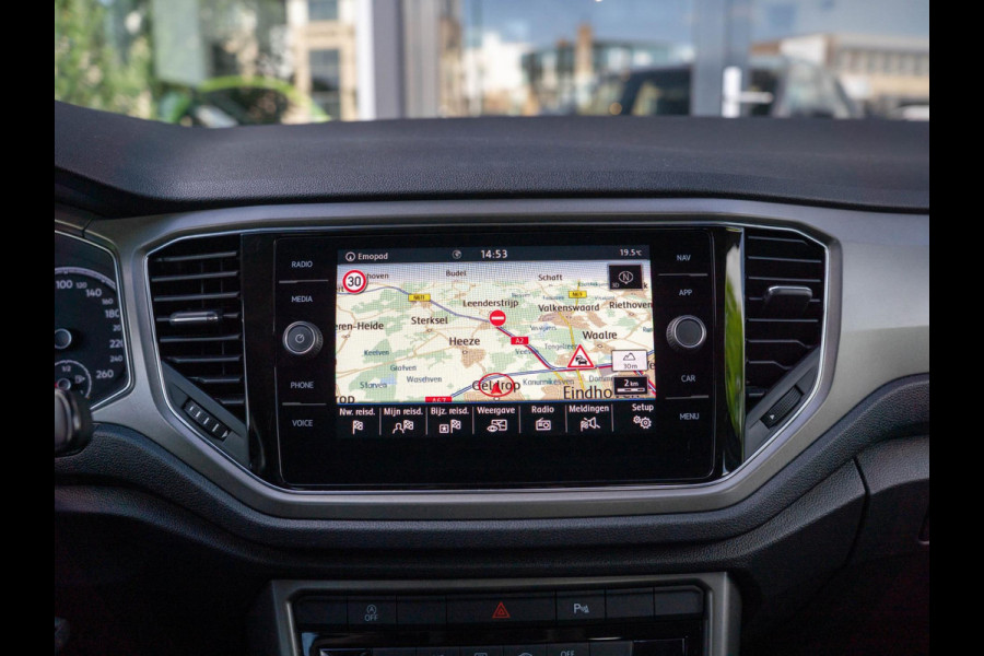 Volkswagen T-Roc 1.5 TSI Style Business / Adaptive / CarPlay / El. kofferbak / Sensoren / Navigatie