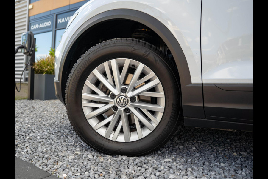Volkswagen T-Roc 1.5 TSI Style Business / Adaptive / CarPlay / El. kofferbak / Sensoren / Navigatie