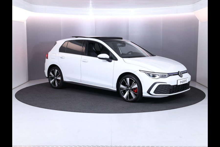 Volkswagen Golf 1.4 eHybrid GTE 245 pk Automaat (DSG) | Navigatie | Panoramadak | Parkeersensoren (Park assist) | Achteruitrijcamera | Adaptieve cruise control | Stoelverwarming |