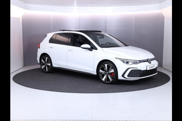 Volkswagen Golf 1.4 eHybrid GTE 245 pk Automaat (DSG) | Navigatie | Panoramadak | Parkeersensoren (Park assist) | Achteruitrijcamera | Adaptieve cruise control | Stoelverwarming |
