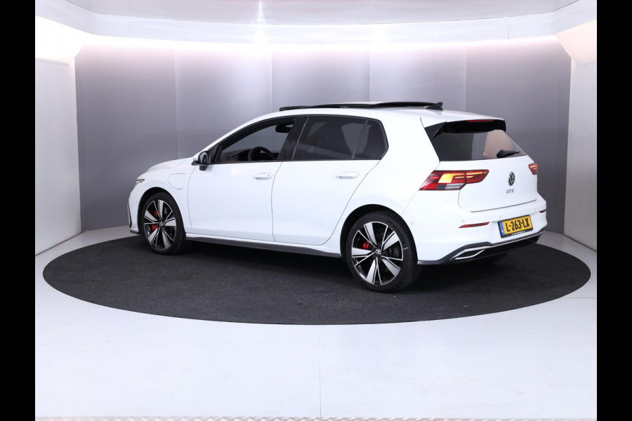Volkswagen Golf 1.4 eHybrid GTE 245 pk Automaat (DSG) | Navigatie | Panoramadak | Parkeersensoren (Park assist) | Achteruitrijcamera | Adaptieve cruise control | Stoelverwarming |