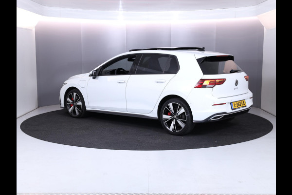 Volkswagen Golf 1.4 eHybrid GTE 245 pk Automaat (DSG) | Navigatie | Panoramadak | Parkeersensoren (Park assist) | Achteruitrijcamera | Adaptieve cruise control | Stoelverwarming |