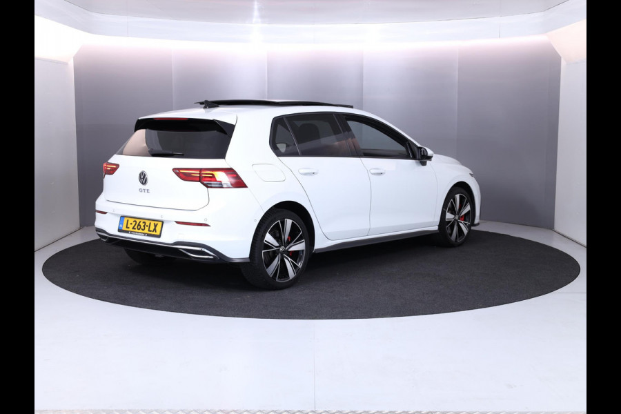 Volkswagen Golf 1.4 eHybrid GTE 245 pk Automaat (DSG) | Navigatie | Panoramadak | Parkeersensoren (Park assist) | Achteruitrijcamera | Adaptieve cruise control | Stoelverwarming |