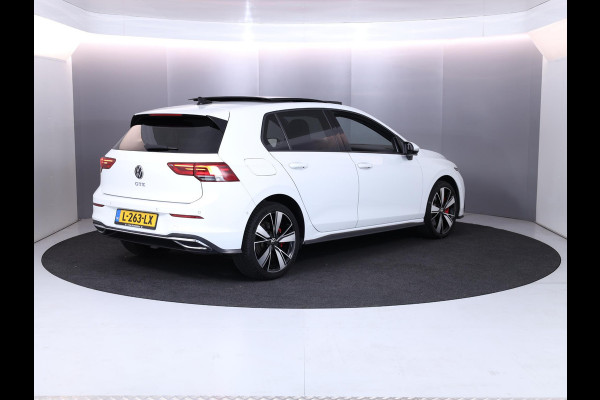 Volkswagen Golf 1.4 eHybrid GTE 245 pk Automaat (DSG) | Navigatie | Panoramadak | Parkeersensoren (Park assist) | Achteruitrijcamera | Adaptieve cruise control | Stoelverwarming |