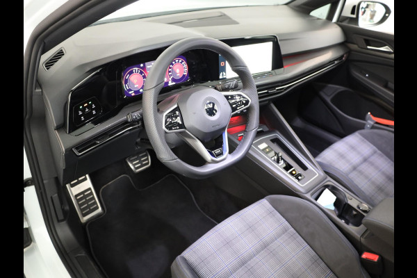 Volkswagen Golf 1.4 eHybrid GTE 245 pk Automaat (DSG) | Navigatie | Panoramadak | Parkeersensoren (Park assist) | Achteruitrijcamera | Adaptieve cruise control | Stoelverwarming |