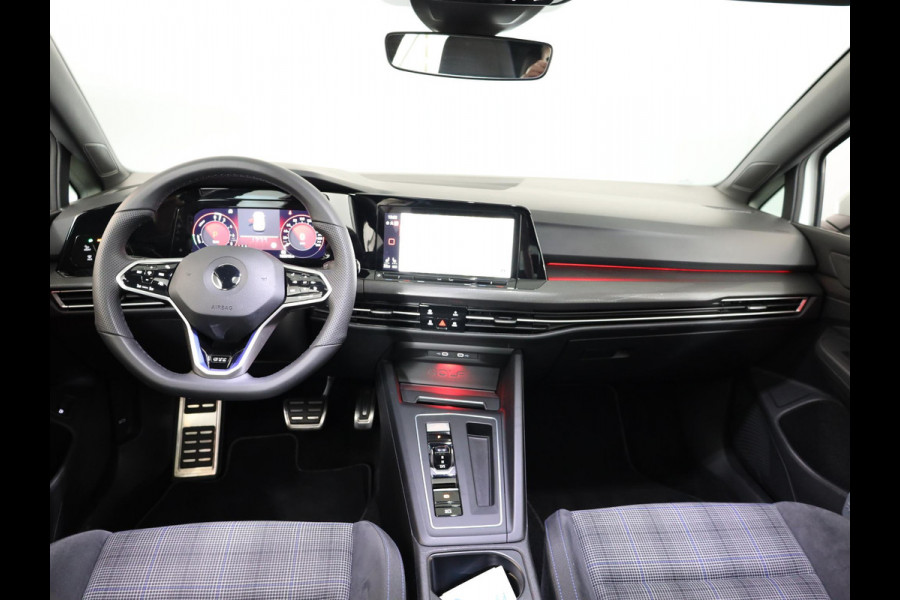 Volkswagen Golf 1.4 eHybrid GTE 245 pk Automaat (DSG) | Navigatie | Panoramadak | Parkeersensoren (Park assist) | Achteruitrijcamera | Adaptieve cruise control | Stoelverwarming |