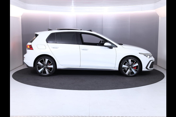 Volkswagen Golf 1.4 eHybrid GTE 245 pk Automaat (DSG) | Navigatie | Panoramadak | Parkeersensoren (Park assist) | Achteruitrijcamera | Adaptieve cruise control | Stoelverwarming |