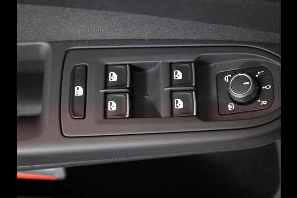 Volkswagen Golf 1.4 eHybrid GTE 245 pk Automaat (DSG) | Navigatie | Panoramadak | Parkeersensoren (Park assist) | Achteruitrijcamera | Adaptieve cruise control | Stoelverwarming |
