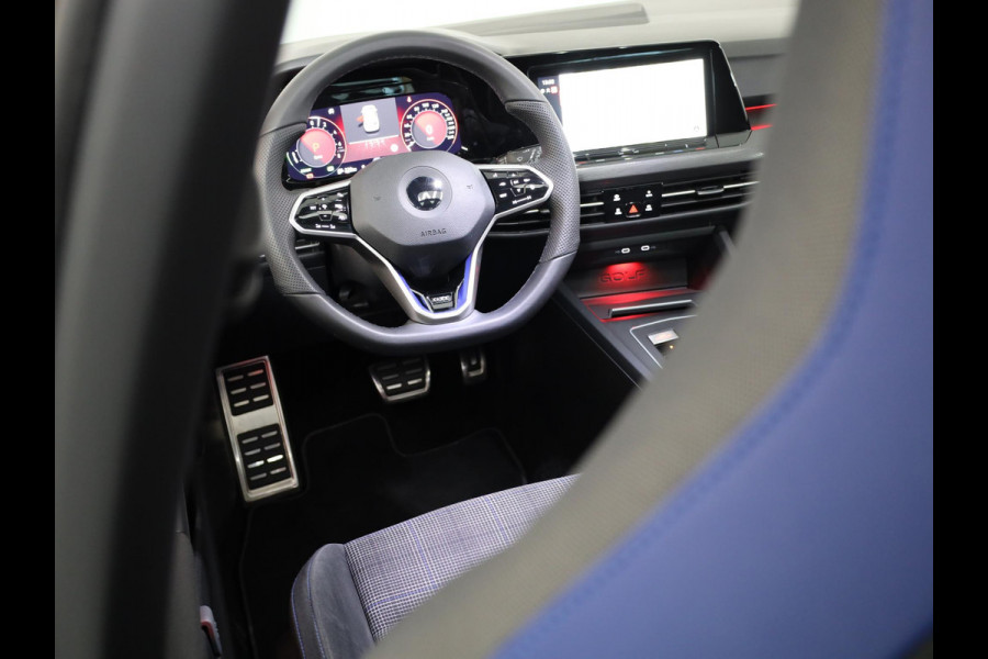 Volkswagen Golf 1.4 eHybrid GTE 245 pk Automaat (DSG) | Navigatie | Panoramadak | Parkeersensoren (Park assist) | Achteruitrijcamera | Adaptieve cruise control | Stoelverwarming |