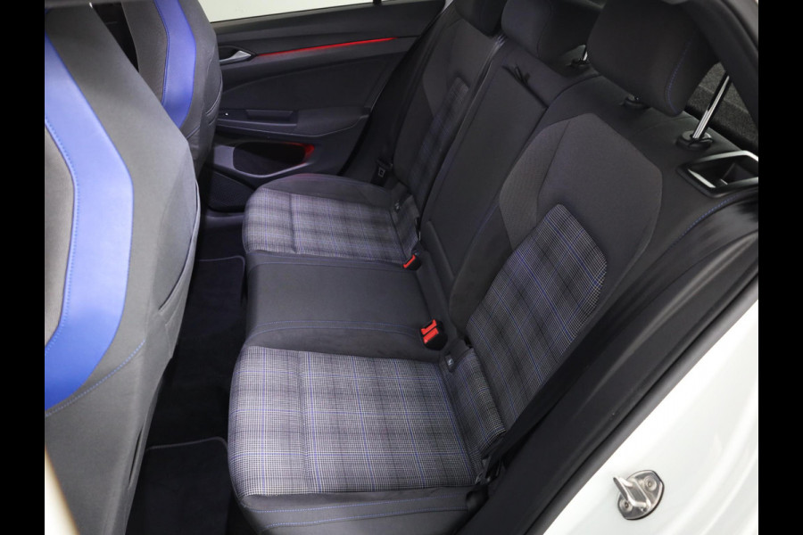Volkswagen Golf 1.4 eHybrid GTE 245 pk Automaat (DSG) | Navigatie | Panoramadak | Parkeersensoren (Park assist) | Achteruitrijcamera | Adaptieve cruise control | Stoelverwarming |