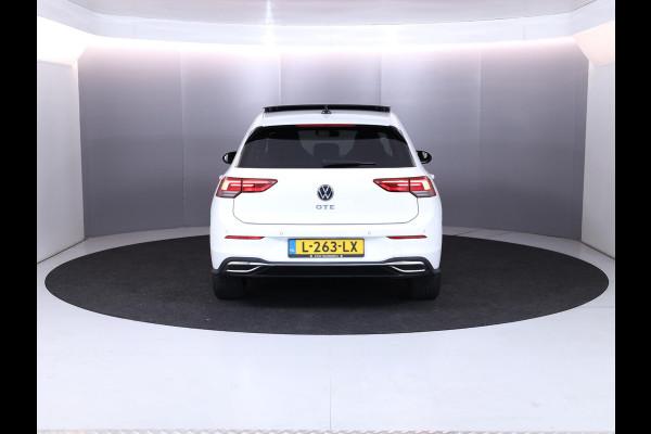 Volkswagen Golf 1.4 eHybrid GTE 245 pk Automaat (DSG) | Navigatie | Panoramadak | Parkeersensoren (Park assist) | Achteruitrijcamera | Adaptieve cruise control | Stoelverwarming |