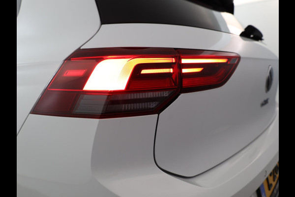 Volkswagen Golf 1.4 eHybrid GTE 245 pk Automaat (DSG) | Navigatie | Panoramadak | Parkeersensoren (Park assist) | Achteruitrijcamera | Adaptieve cruise control | Stoelverwarming |