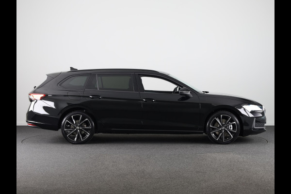 Škoda Superb Combi Business Edition 1.5 TSI PHEV 204pk | 19 inch | Elek. + massagestoelen | Stoelverwarming | Adaptive Cruise | Blind Spot | Navigatie | Camera |
