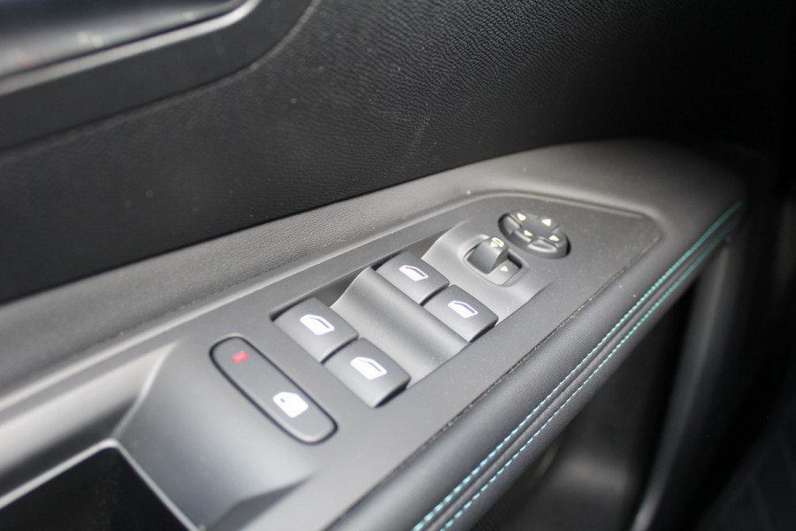 Peugeot 3008 1.6 HYbrid 225 Allure | Navigatie | Led | Bluetooth | Camera | All-Season