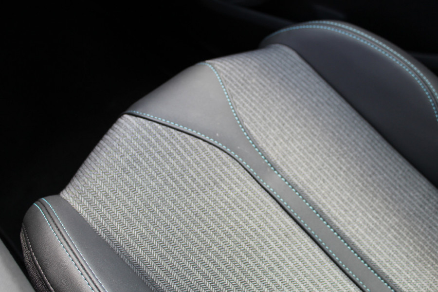 Peugeot 3008 1.6 HYbrid 225 Allure | Navigatie | Led | Bluetooth | Camera | All-Season