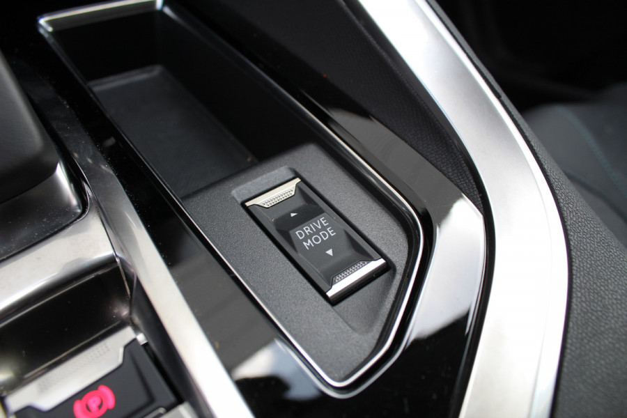 Peugeot 3008 1.6 HYbrid 225 Allure | Navigatie | Led | Bluetooth | Camera | All-Season