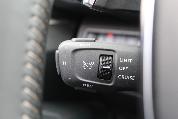 Peugeot 3008 1.6 HYbrid 225 Allure | Navigatie | Led | Bluetooth | Camera | All-Season