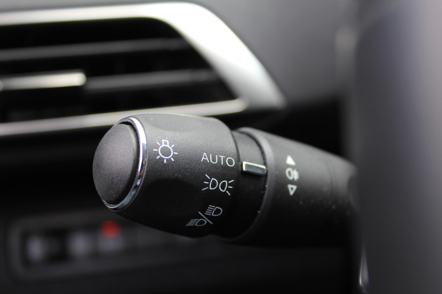 Peugeot 3008 1.6 HYbrid 225 Allure | Navigatie | Led | Bluetooth | Camera | All-Season