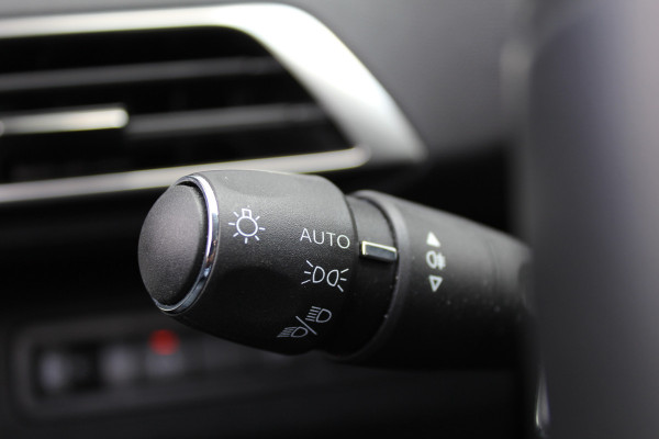 Peugeot 3008 1.6 HYbrid 225 Allure | Navigatie | Led | Bluetooth | Camera | All-Season