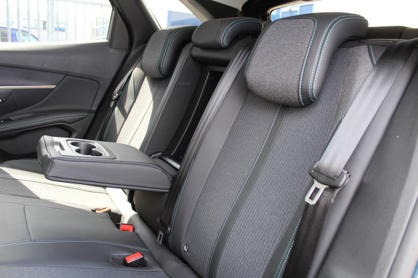 Peugeot 3008 1.6 HYbrid 225 Allure | Navigatie | Led | Bluetooth | Camera | All-Season