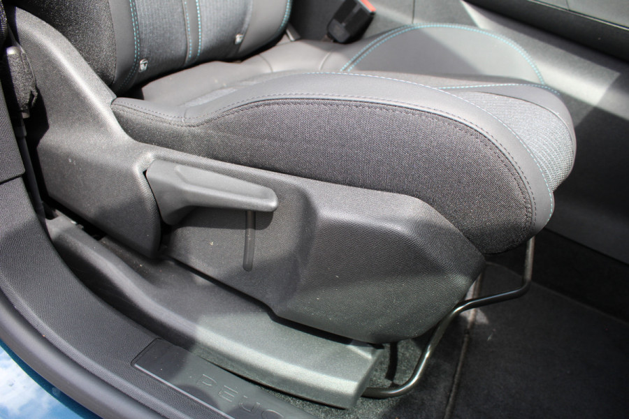 Peugeot 3008 1.6 HYbrid 225 Allure | Navigatie | Led | Bluetooth | Camera | All-Season