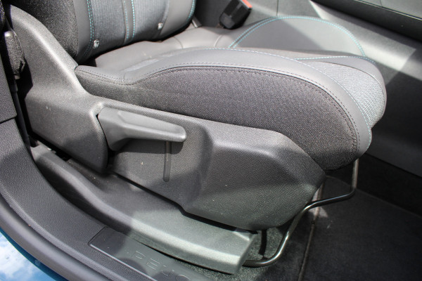 Peugeot 3008 1.6 HYbrid 225 Allure | Navigatie | Led | Bluetooth | Camera | All-Season