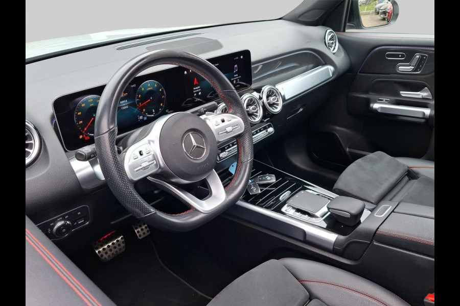 Mercedes-Benz Glb 200 Business Solution AMG | Trekhaak | Pano | Business Plus-pakket
