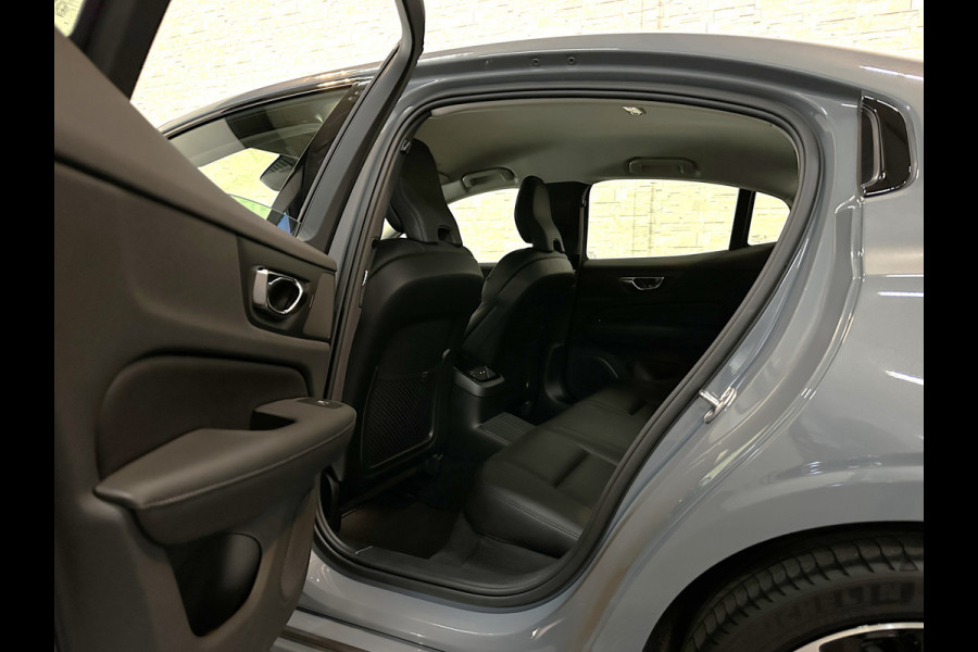 Volvo S60 350pk T6 AWD Long Range! | Plus Dark | Sportstoelen | Pilot-Assist | ACC | Memory | Leder | Trekhaak | Keyless-Entry | Thunder-Grey | Stoelverwarming V+A | Stuurverwarming | Full-LED | Carplay | Origineel NL | 19'' | Getint Glas |