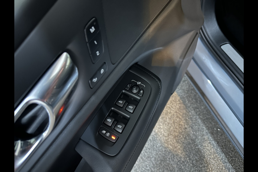 Volvo S60 350pk T6 AWD Long Range! | Plus Dark | Sportstoelen | Pilot-Assist | ACC | Memory | Leder | Trekhaak | Keyless-Entry | Thunder-Grey | Stoelverwarming V+A | Stuurverwarming | Full-LED | Carplay | Origineel NL | 19'' | Getint Glas |
