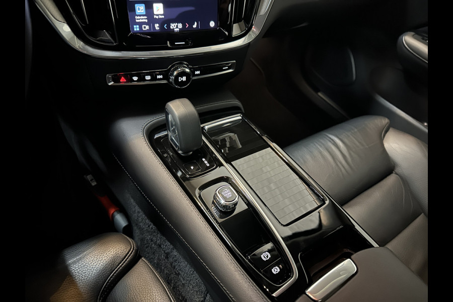 Volvo S60 350pk T6 AWD Long Range! | Plus Dark | Sportstoelen | Pilot-Assist | ACC | Memory | Leder | Trekhaak | Keyless-Entry | Thunder-Grey | Stoelverwarming V+A | Stuurverwarming | Full-LED | Carplay | Origineel NL | 19'' | Getint Glas |