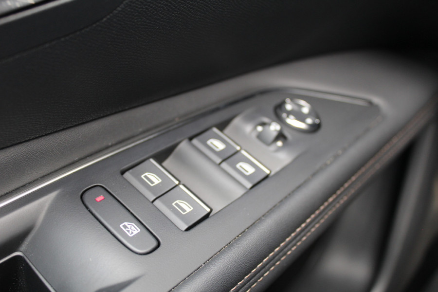 Peugeot 3008 1.6 HYbrid 225 GT | Trekhaakactie! | Nightvision | Massage | Leder | Navigatie | Adaptieve Cruise | BLIS
