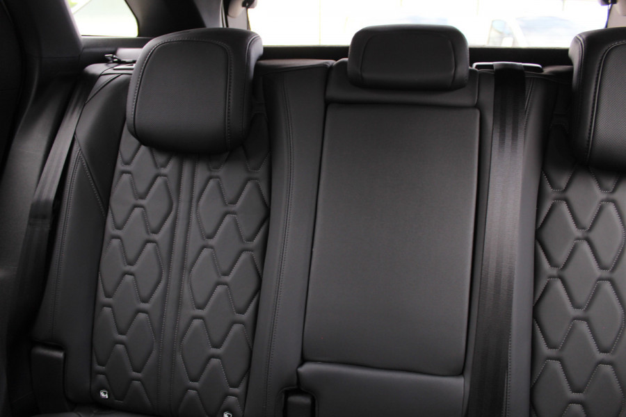 Peugeot 3008 1.6 HYbrid 225 GT | Trekhaakactie! | Nightvision | Massage | Leder | Navigatie | Adaptieve Cruise | BLIS
